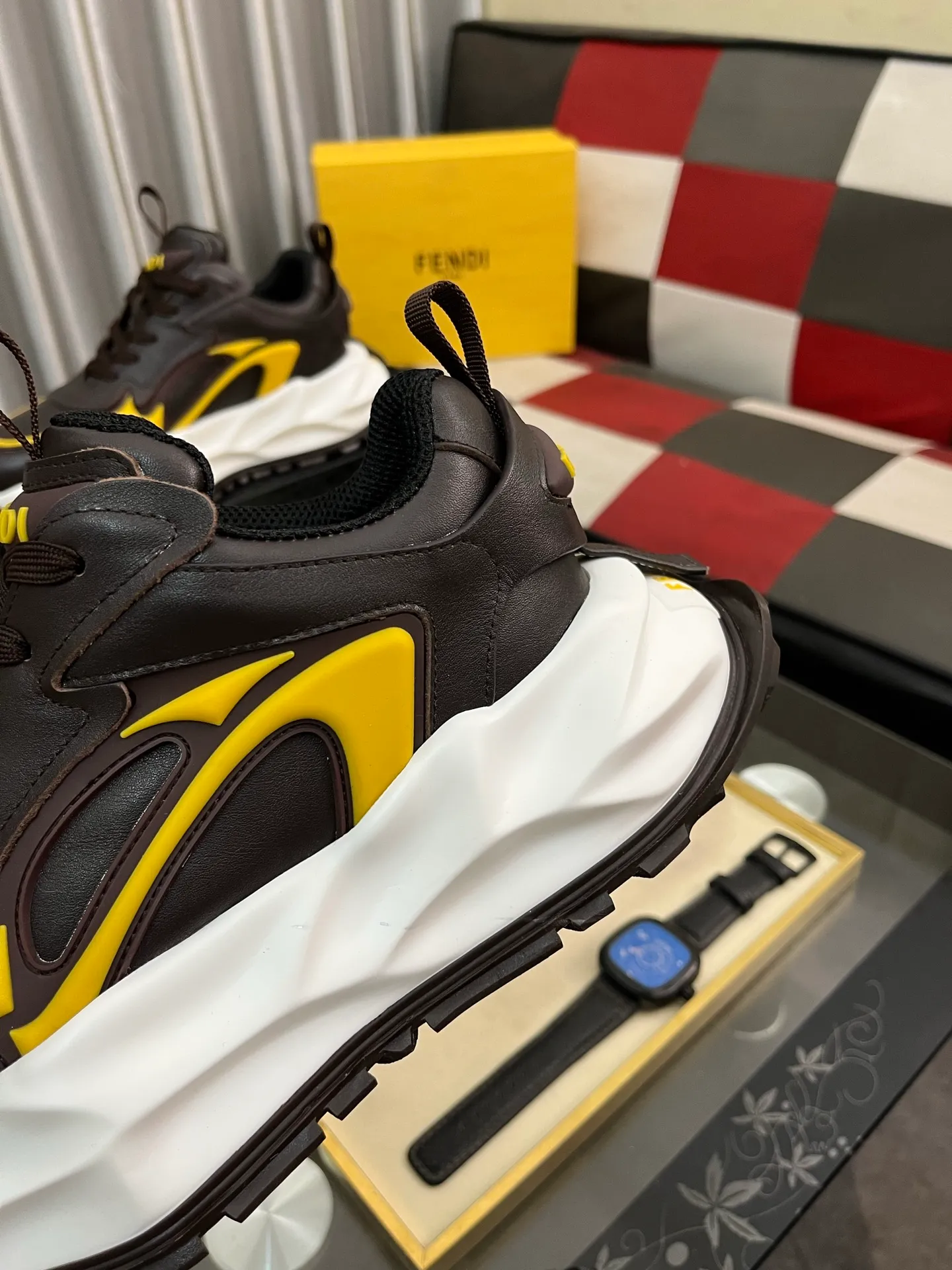 Men's Men's Shoes💰580⌚️⌚️[fendi] Fendi's classic and comfortable men's, this complex sneaker is made of soft calfskin➕genuine leather lining➕original ultra-light rubber material with rough outsole. This unique light style is suitable for the casual and refined sensibility of this season. It is comfortable and natural on the feet. It is an everyday style for casual travel in autumn and winter! 38-446️⃣colors available